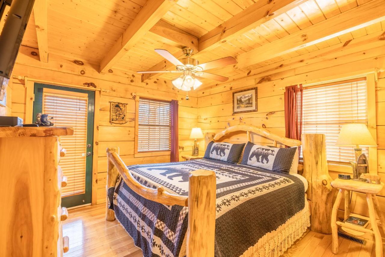 Moonshine Ridge Cabin With Hot Tub And Fire Pit Pigeon Forge Exterior foto